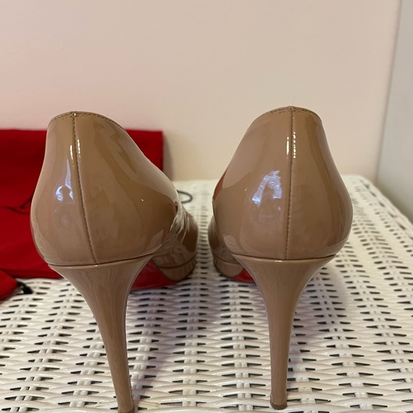 SOLD Christian Louboutin patent round toe heels - Picture 5 of 7